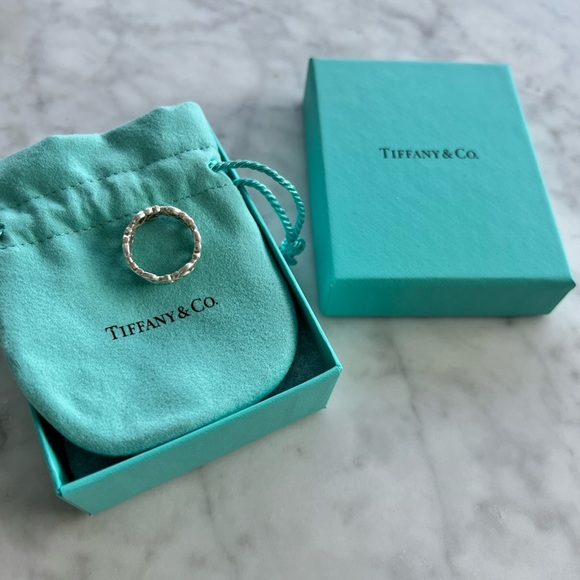 TIFFANY Paloma Picasso® Loving Heart Band Ring - Picture 5 of 5